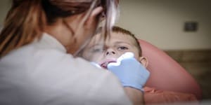 Periodontia na Clinica Logo da Dr Guilherme Santana, dentista em BH da Clínica BH Sorriso